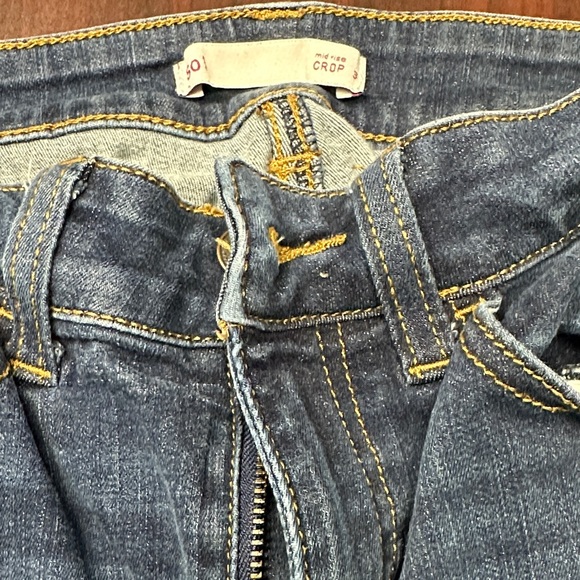 Junior’s SO Mid-Rise Crop Jeans - Picture 2 of 3